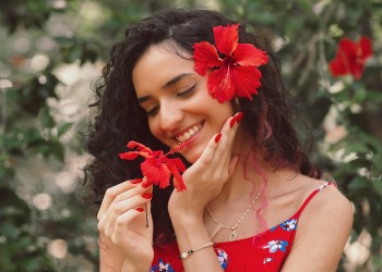 Η άνοιξή σου είναι εδώ! “Μπορείς να κόψεις όλα τα λουλούδια, αλλά δεν μπορείς να σταματήσεις την άνοιξη…” Π.Νερούδα